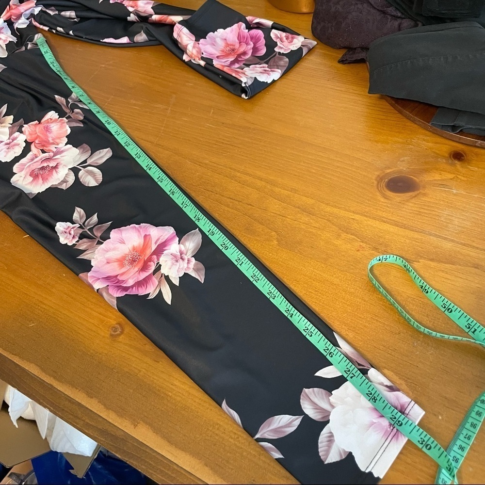 Onzie Hot Yoga High Rise Black Pink Floral Pure Barre Full Length Legging M/L - Picture 6 of 8
